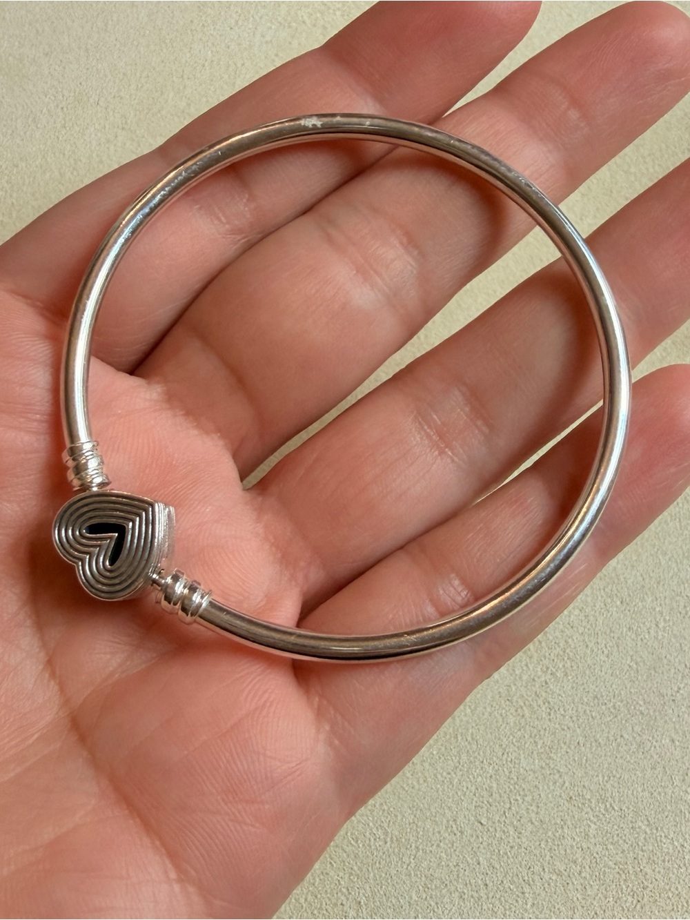 PANDORA Radiating Heart Clasp Bangle Sterling Silver